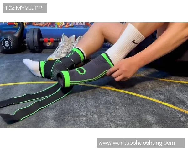 足球明星佩戴护膝的高清照片展示运动员的专业与风采